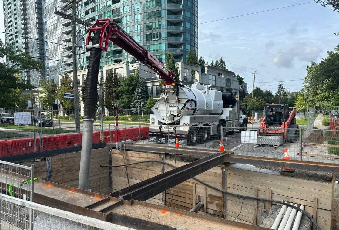Hendon Ave Vac Truck Work - Aug 2023